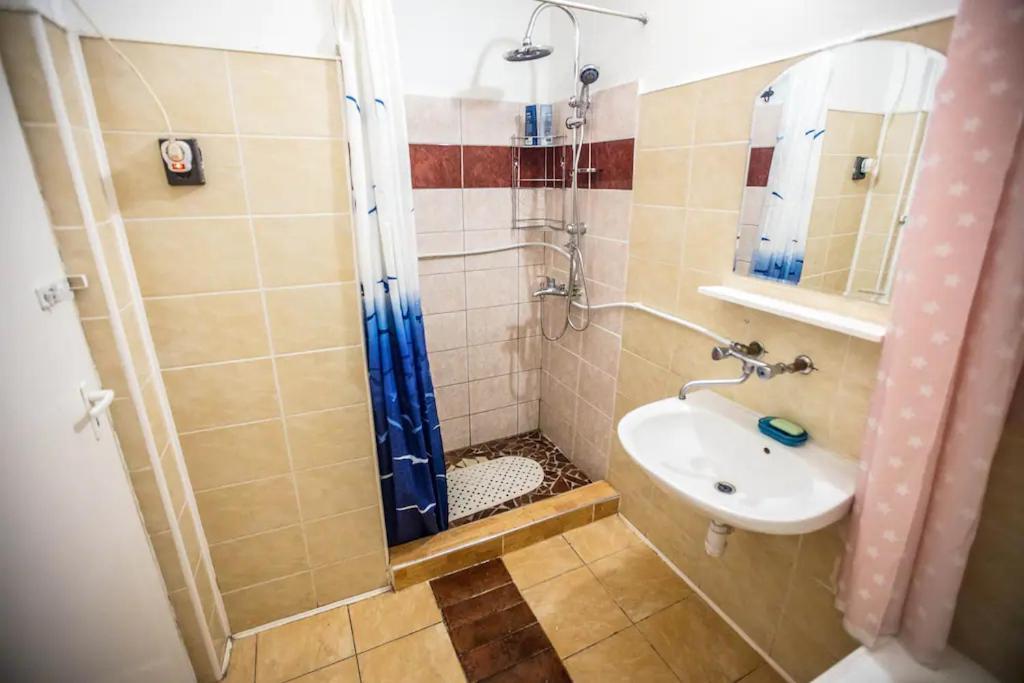 Center Apartment 5 Private Room For 19 People Budapest Exterior foto