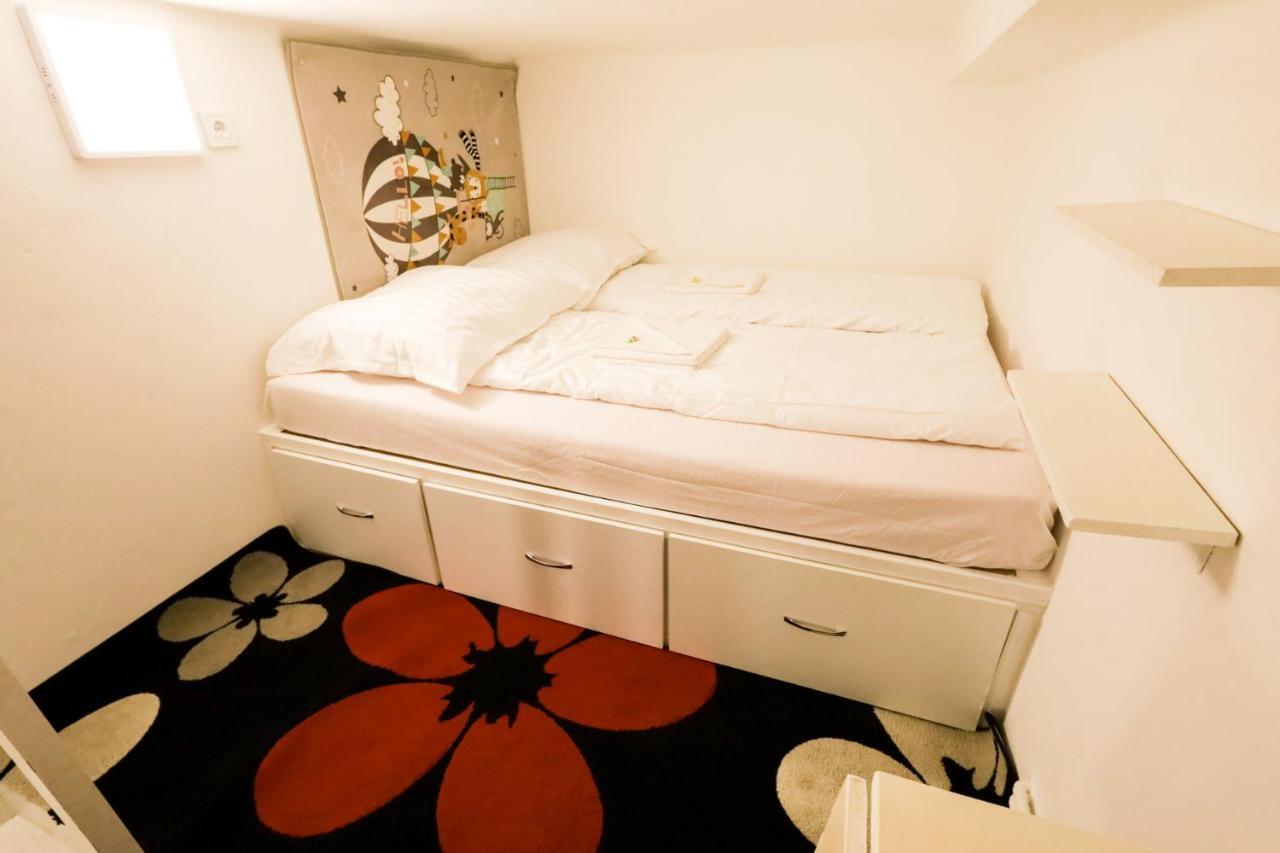 Center Apartment 5 Private Room For 19 People Budapest Exterior foto