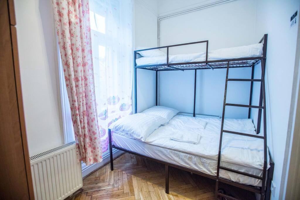 Center Apartment 5 Private Room For 19 People Budapest Exterior foto