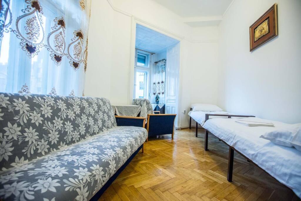 Center Apartment 5 Private Room For 19 People Budapest Exterior foto