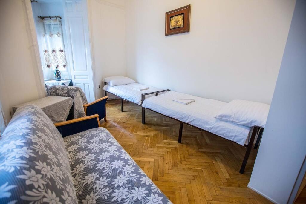 Center Apartment 5 Private Room For 19 People Budapest Exterior foto