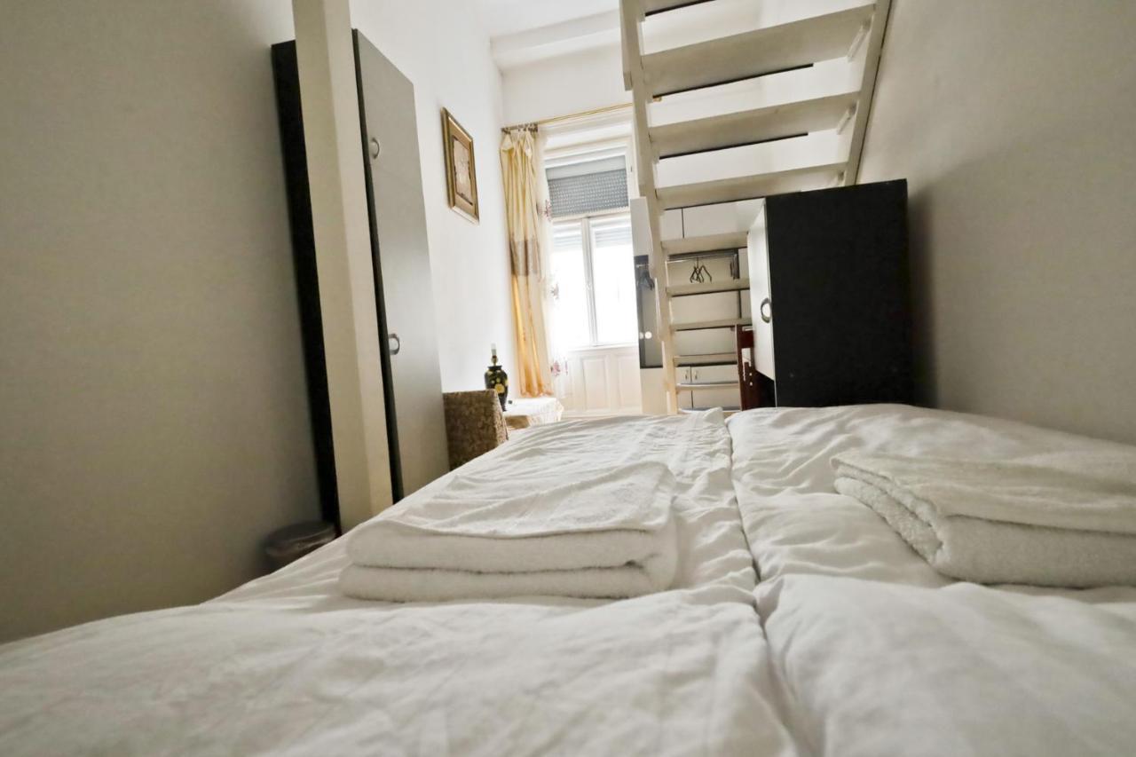 Center Apartment 5 Private Room For 19 People Budapest Exterior foto